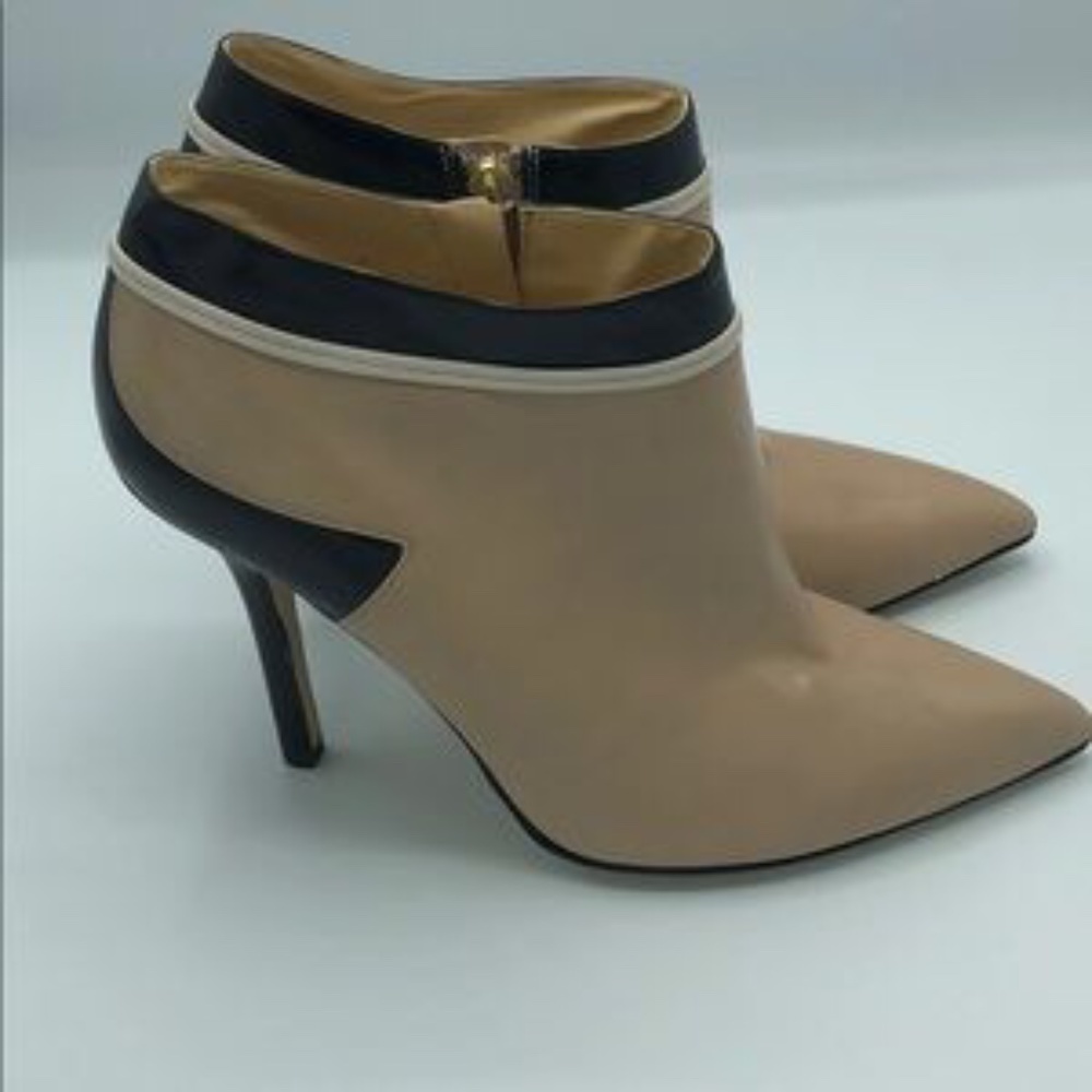 Ivanka Trump - Picture 3 of 3